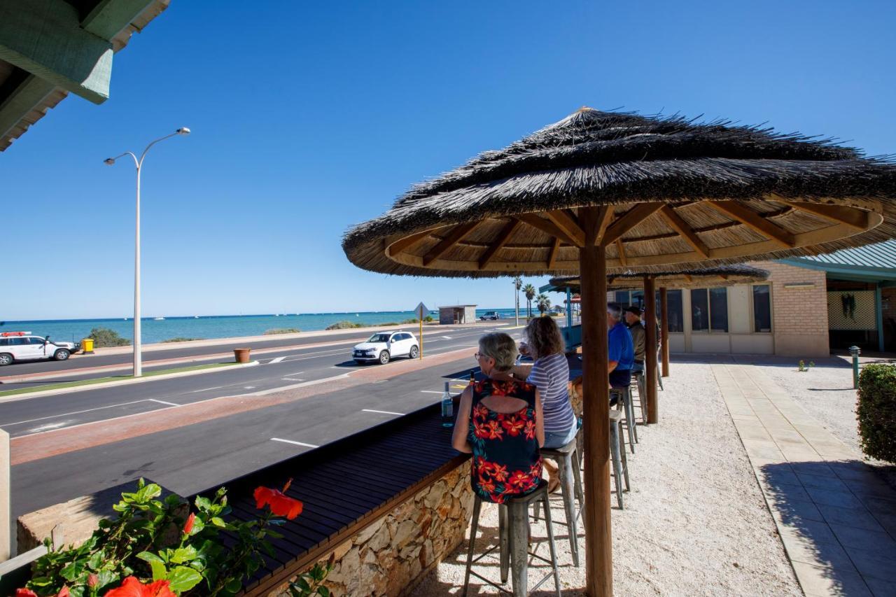 Shark Bay Seafront Apartments Denham Exterior foto