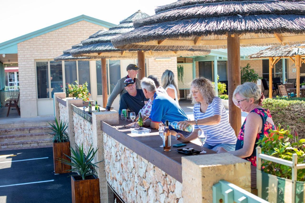 Shark Bay Seafront Apartments Denham Exterior foto